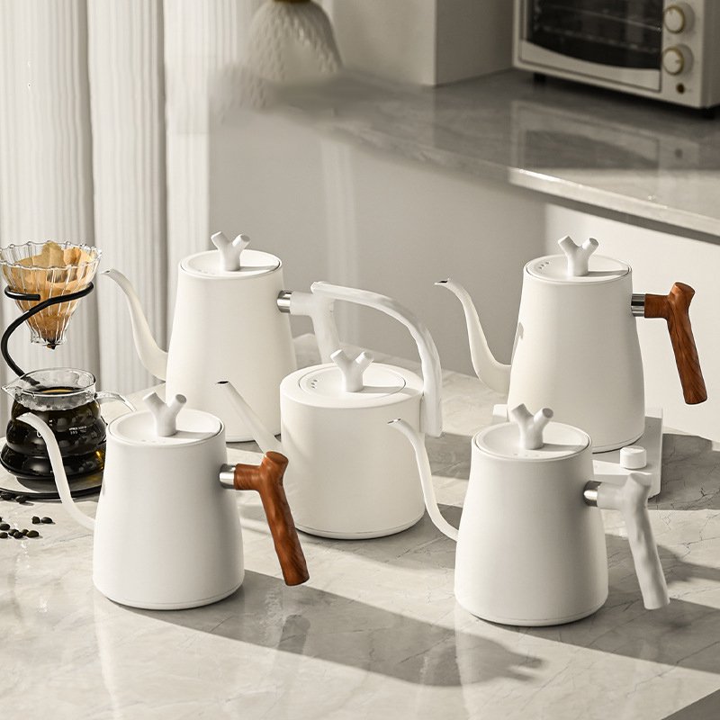 Die thermoskanne, der kaffeekessel, der edelstahlbrenner