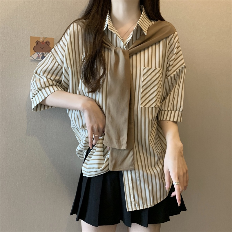 新作デザインの重ね着風シャツ