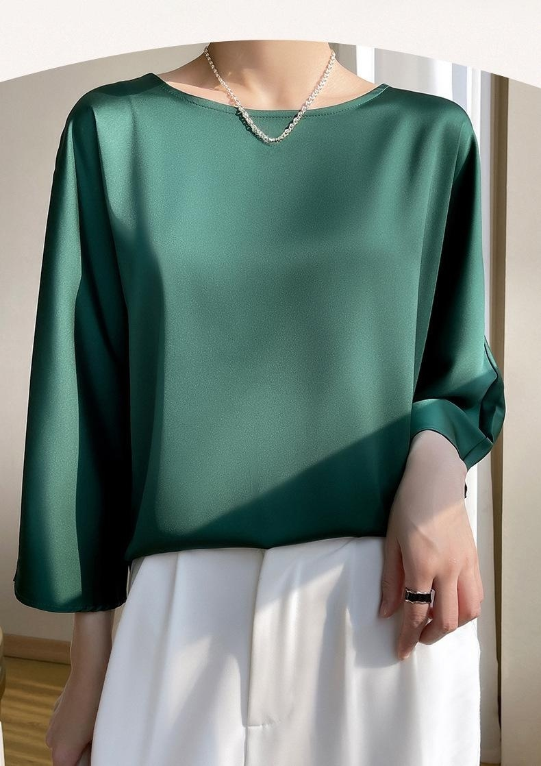 여성 여름 패션 초산 새틴 반팔 상의 착용샷