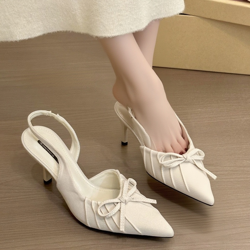 優雅なポインテッドトゥ リボン付きハイヒール
