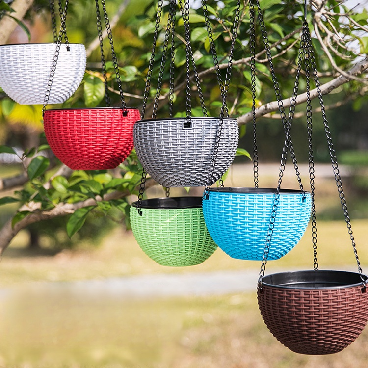 自動的に水をやる植木鉢