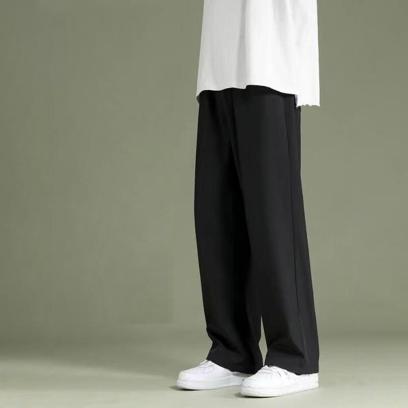 Trish und jogginghose mit lässiger sommerhose