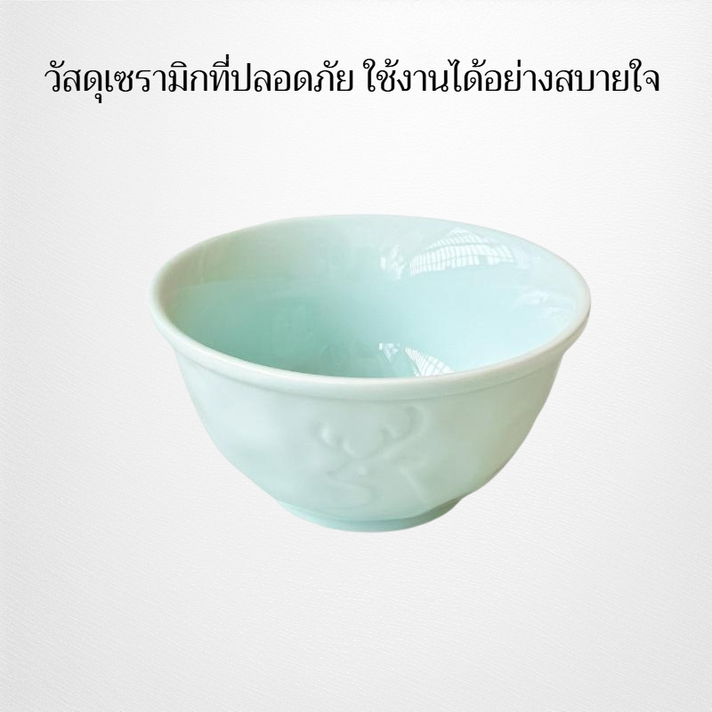 ภาชนะเซรามิกบนโต๊ะอาหาร