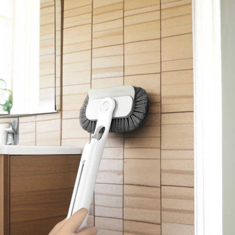 액체 청소용 브러쉬 사용 장면