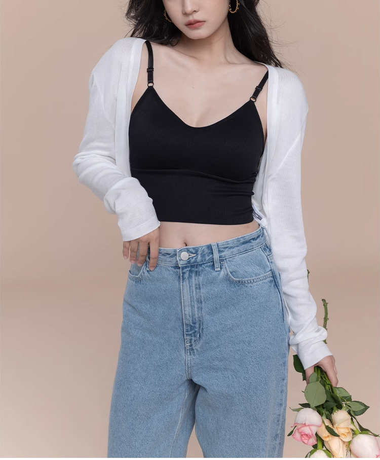 持ち運び便利な薄手カーディガンの収納イメージ