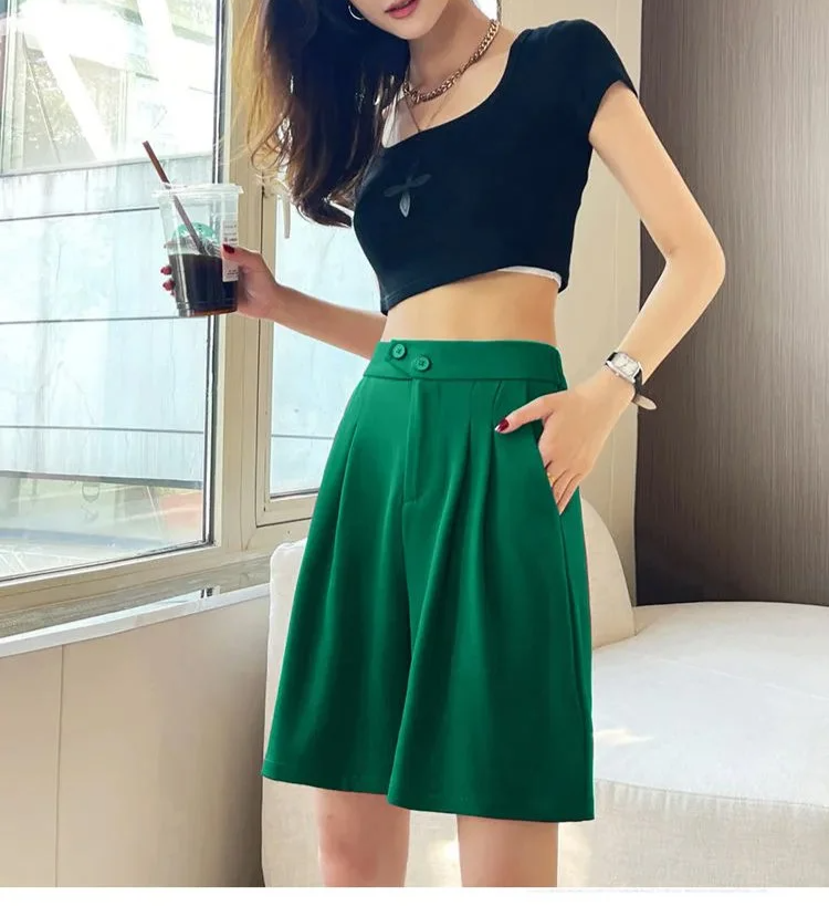 オフィスにも最適なハーフスラックスパンツ