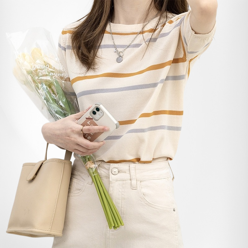 T-Shirt mit Streifen und kurzen Ärmeln