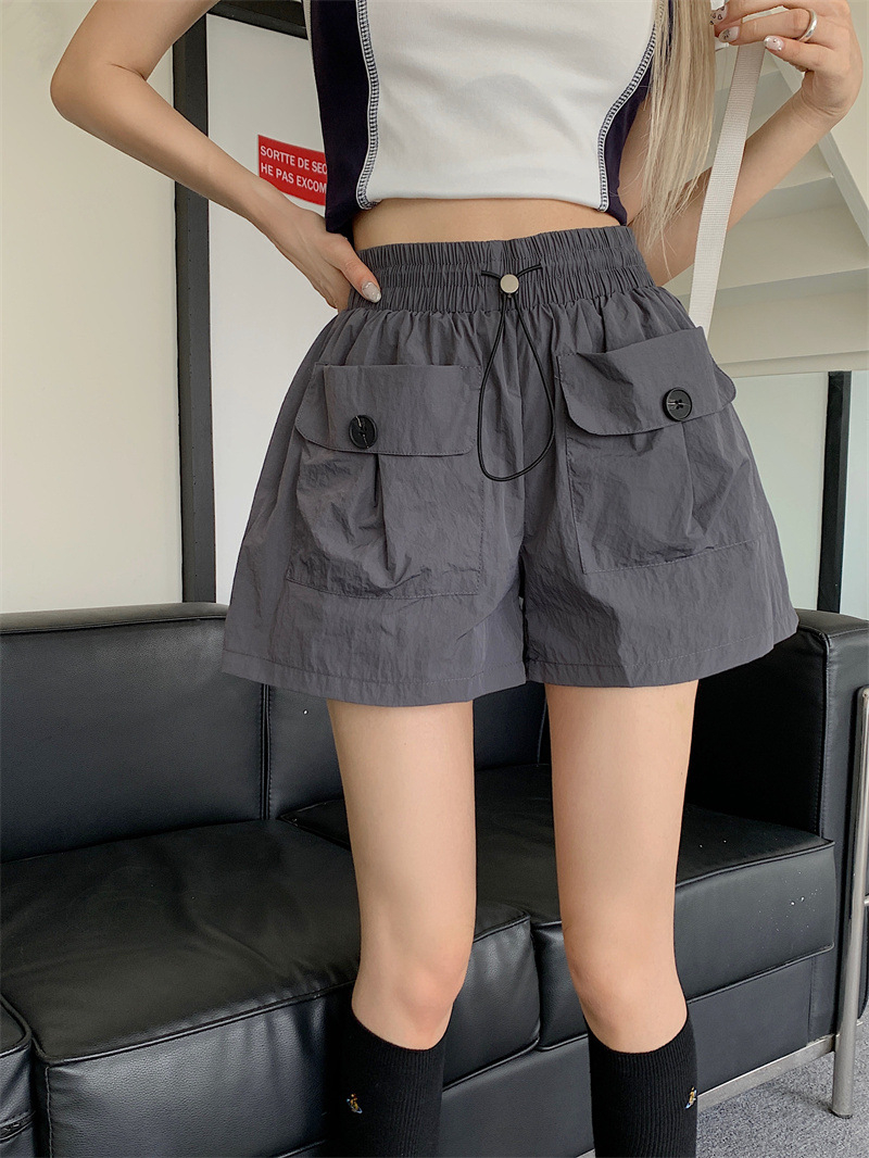 多用途に使えるカジュアルワークウェアショートパンツ