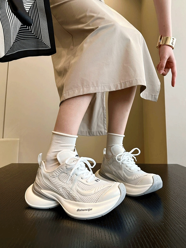 通勤に最適なカジュアルスニーカー