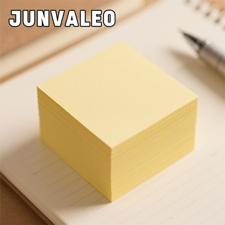 노트북에 붙여진 색깔 포스트잇