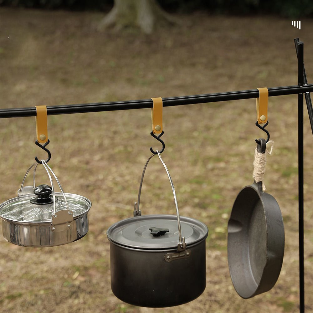 Prenosná kožená úložná spona vo tvare S