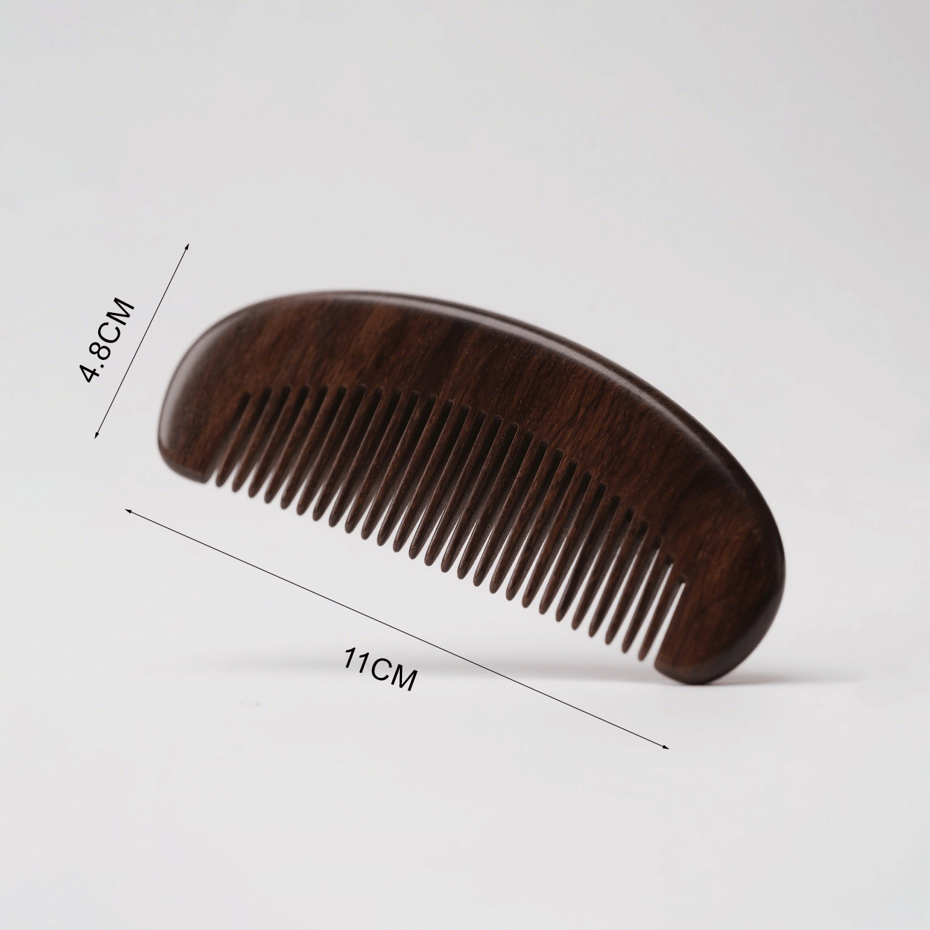 Antisztatikus szantálfa fésű természetes anyagból