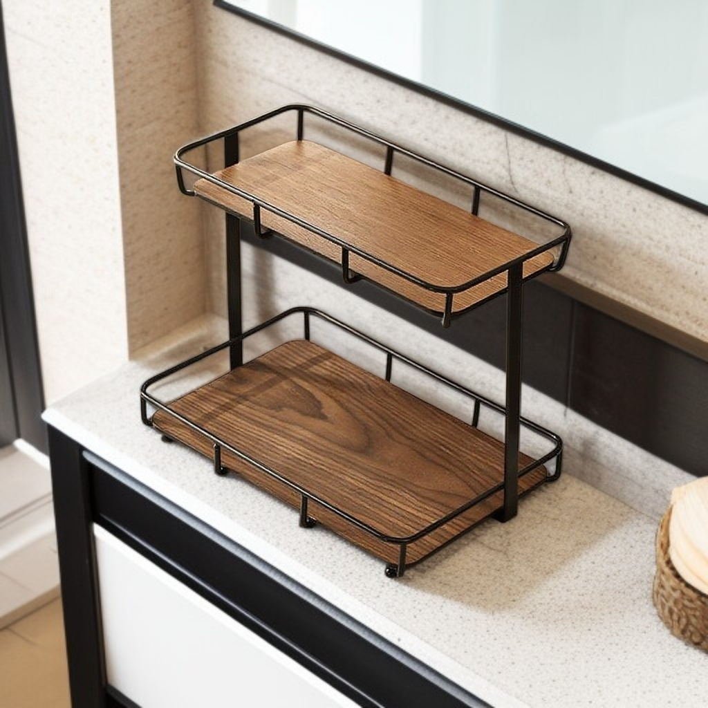 음료와 소품을 놓은 호두나무 테이블 거치대