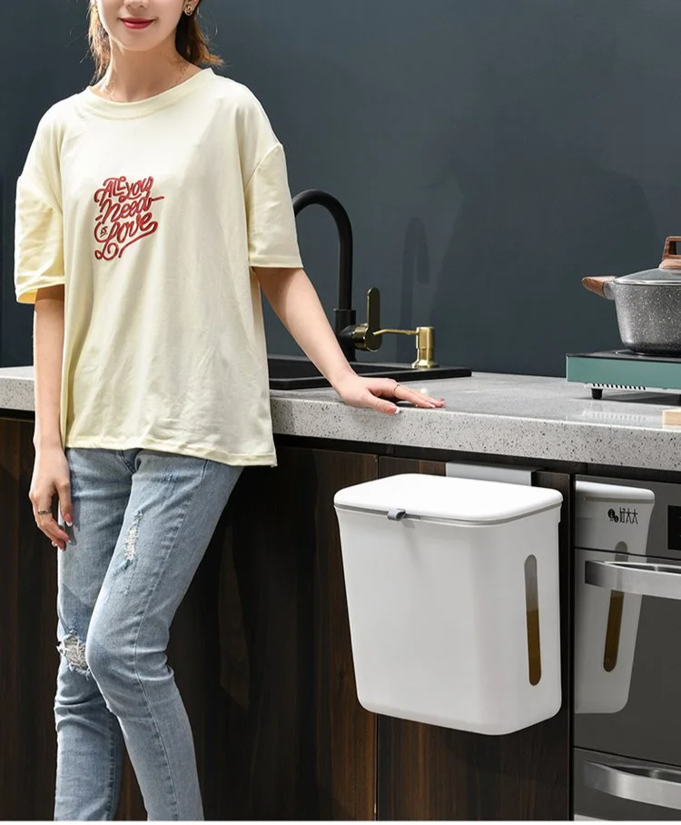 가정용 벽걸이 쓰레기통 뚜껑 여닫는 모습