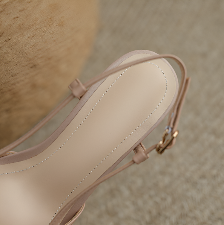 カジュアルコーデに合う美脚ミュール