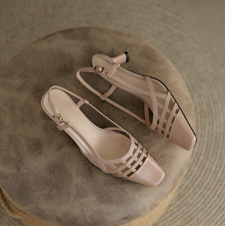 カジュアルにもフォーマルにも使えるミュール