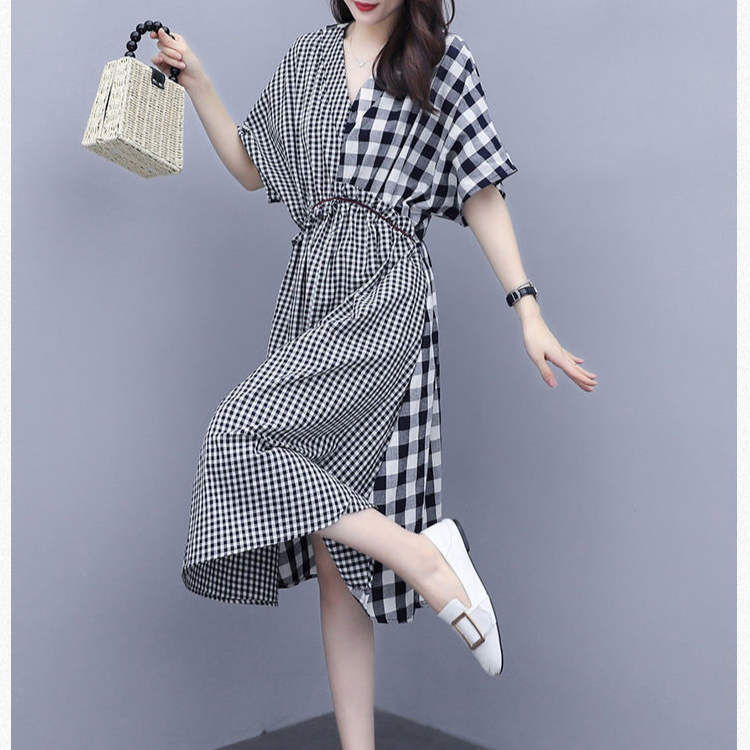 ゆったりシルエットの体型カバー綿麻ワンピース