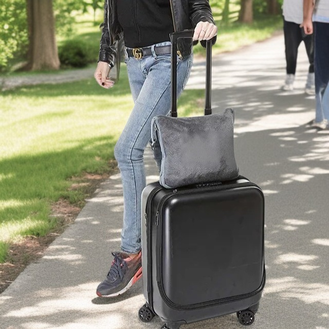 トラベルクッションブランケット ポータブル・フランネル・ブランケット 2イン1 毛布旅行ポータブル航空機毛布クッション毛布