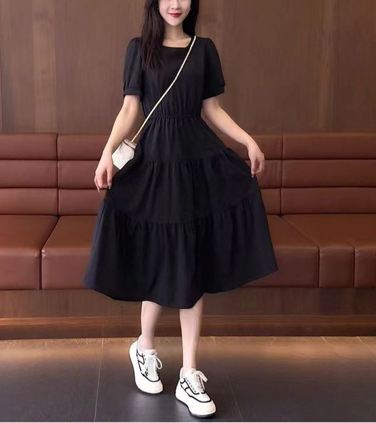 다양한 코디가 가능한 베이직 원피스