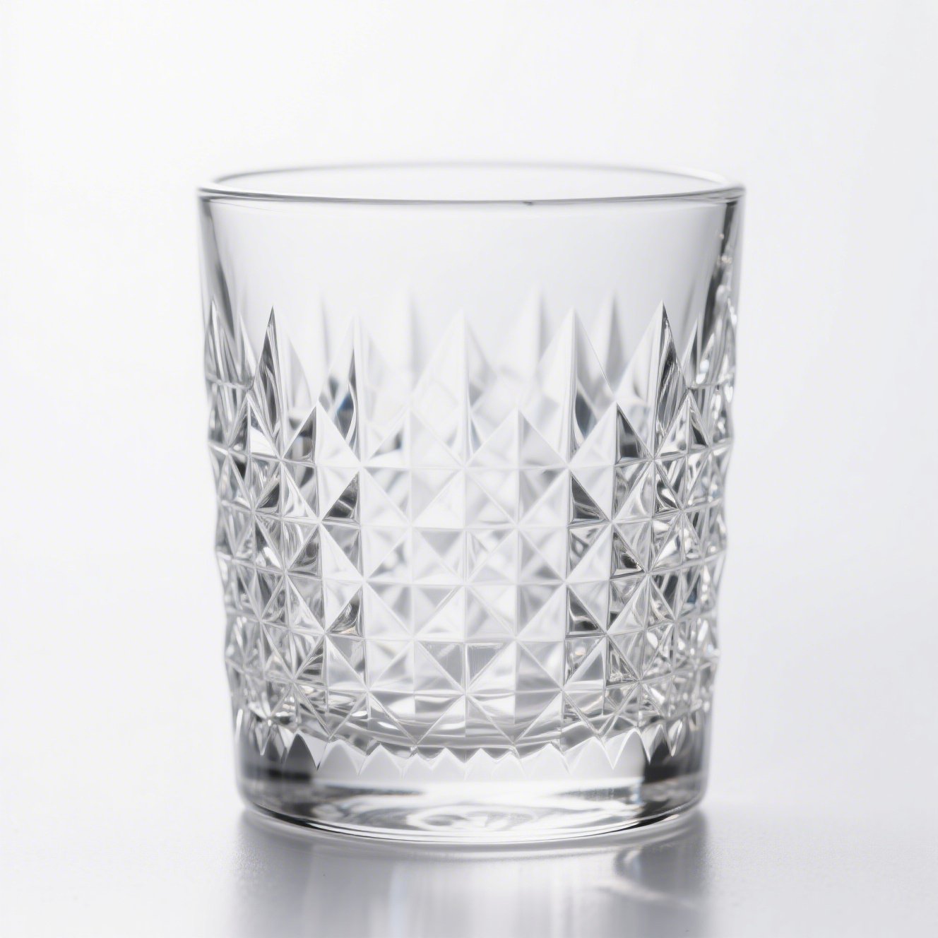 Skleněný čajový pohárek s horkým čajem