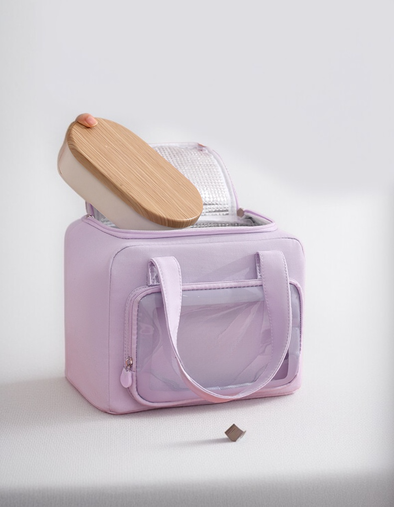 회사 점심에 적합한 도시락 가방 사용 모습