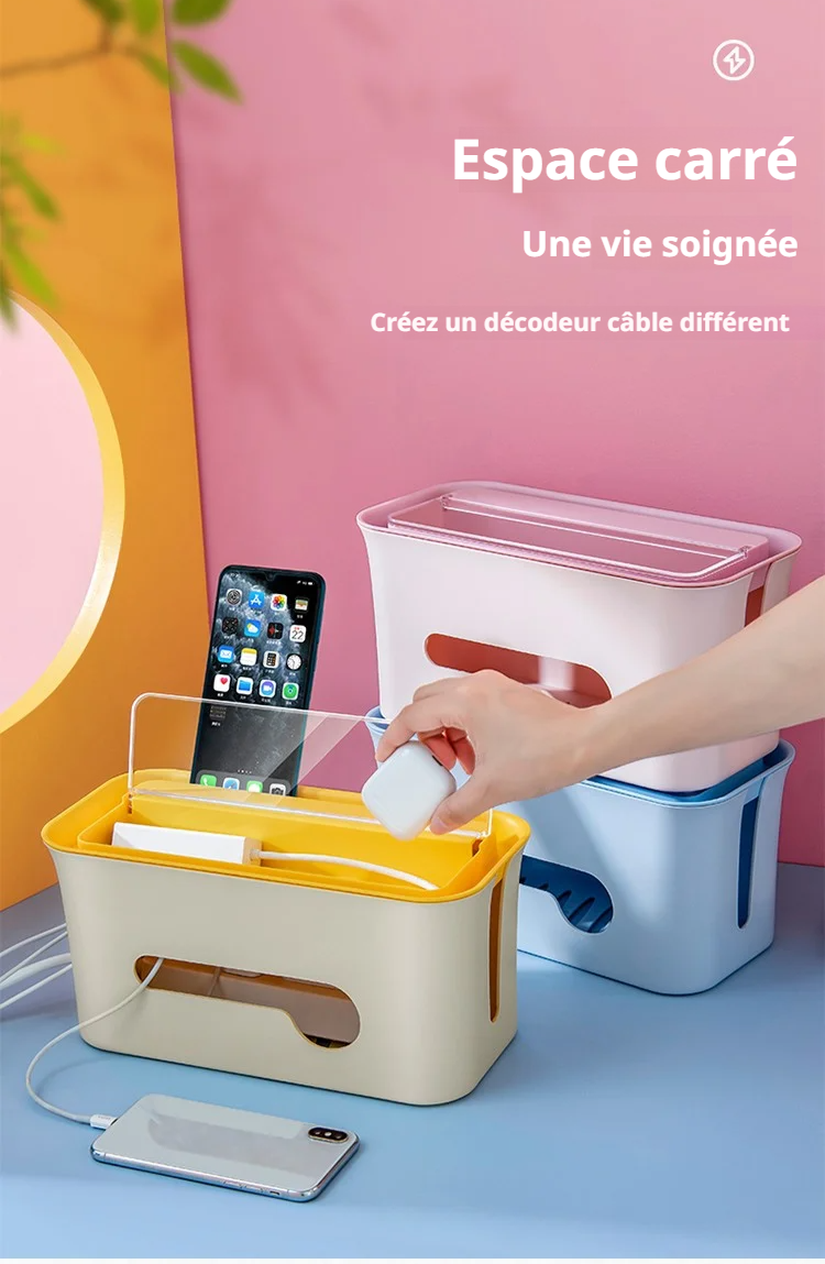 Boîte de rangement multifonctionnelle pour câbles et multiprises sur un bureau moderne