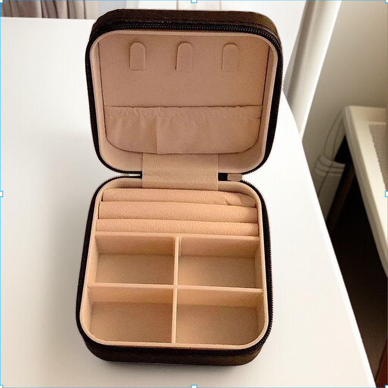 高価な小さなフレグランススタイルの機内持ち込み用ミニコスメバッグ、旅行用ポータブルジュエリー収納バッグ、小銭入れ