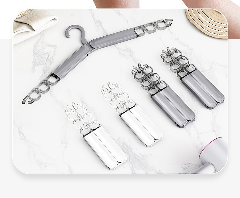 공간 절약을 위한 접이식 옷걸이 수납함