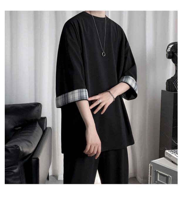 トレンド感ある学生向けカジュアルトップス