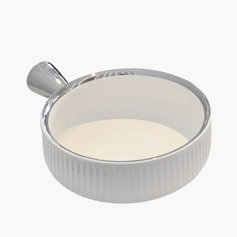 손잡이가 달린 도자기 그릇