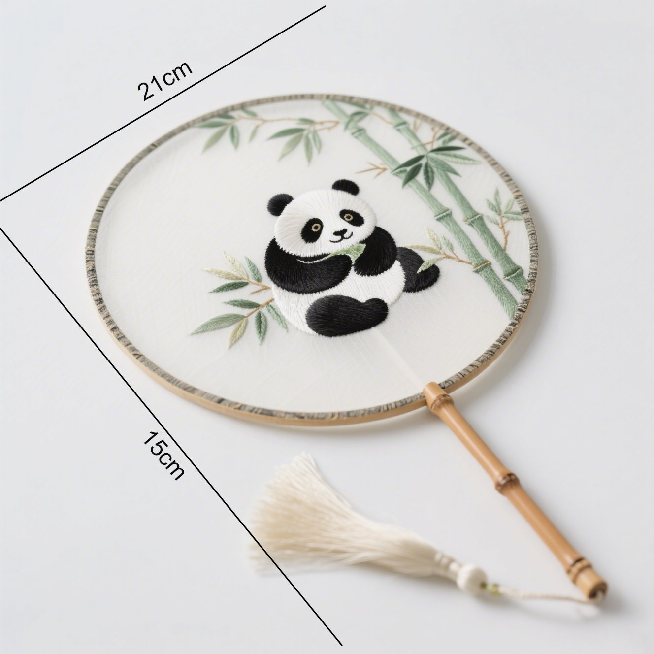 Balení čtyř vyšívaných vějířů v dárkové krabičce