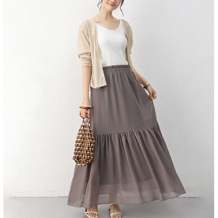 体型カバー効果のあるハイウエストスカート