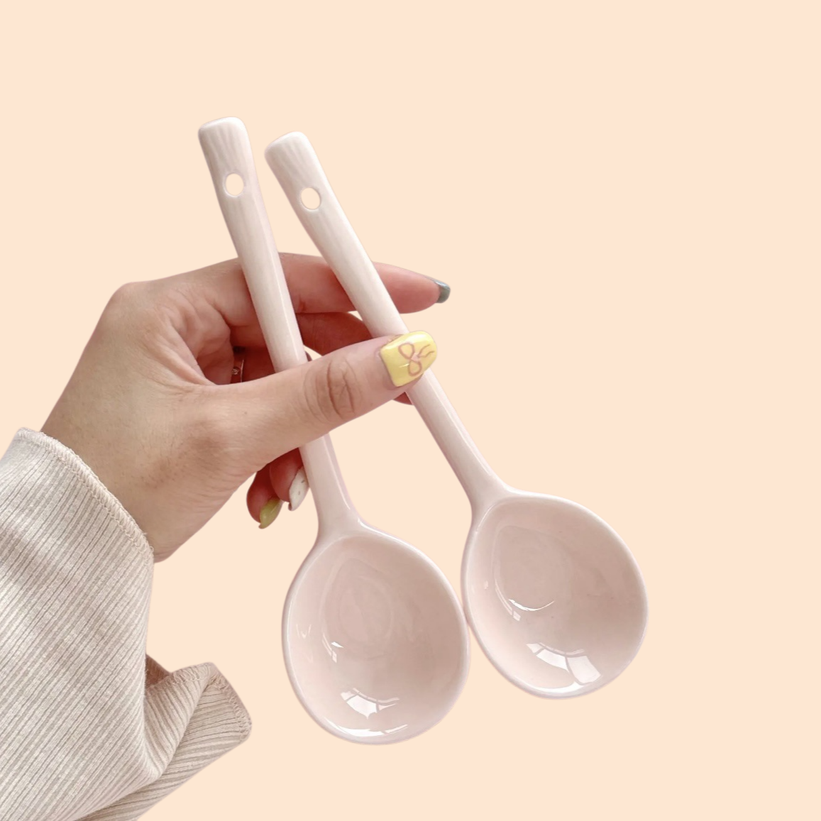 蝶結びの陶器製ライスボウル