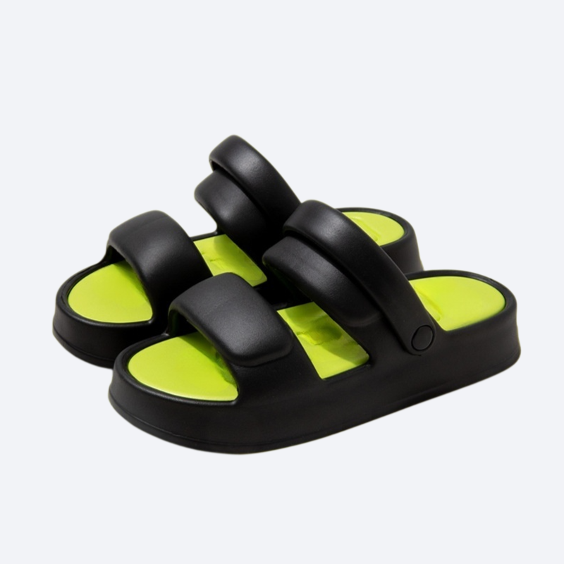 男性は夏の外ではシンプルなスリッパを履く