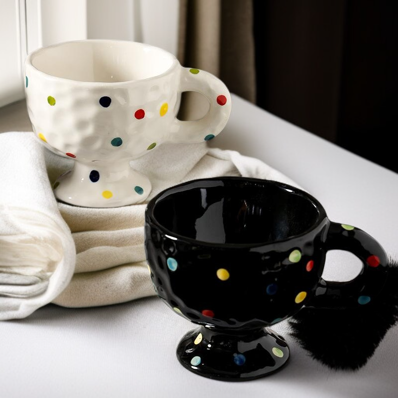 심플하고 아름다운 머그 장식