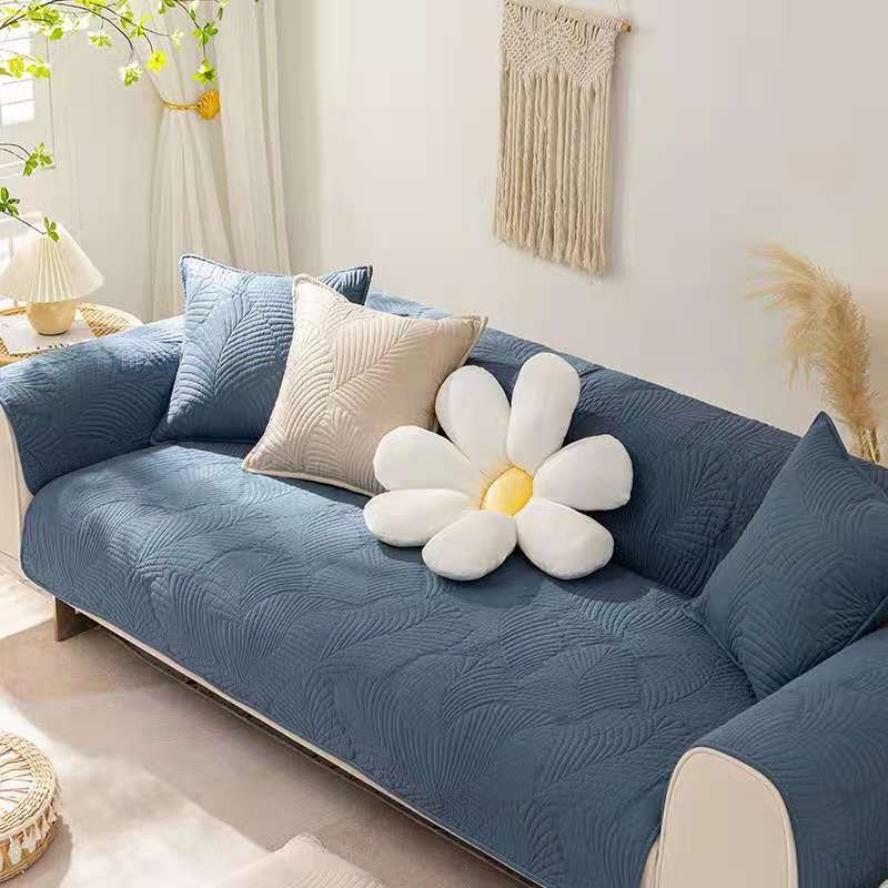 Simple sofa cushion for all seasons
