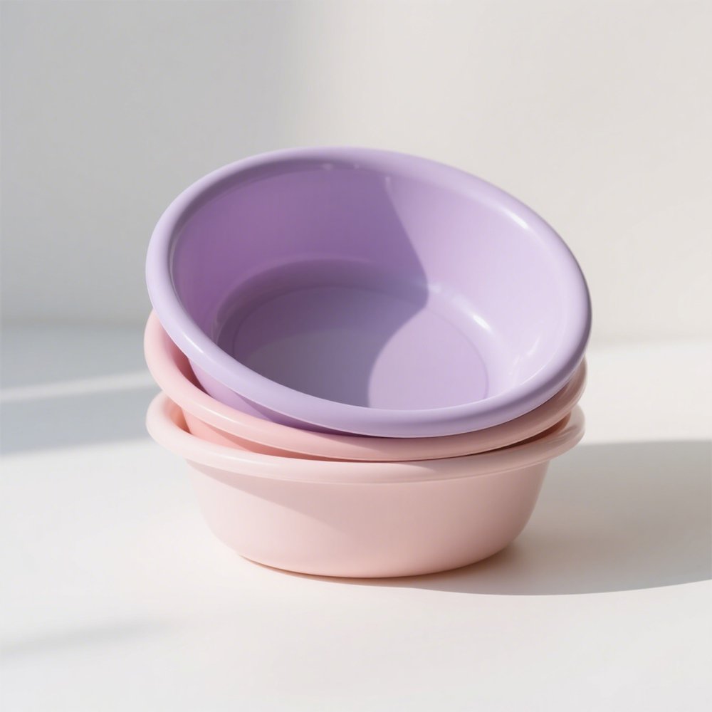 Niedliches Waschbecken in reiner Farbe