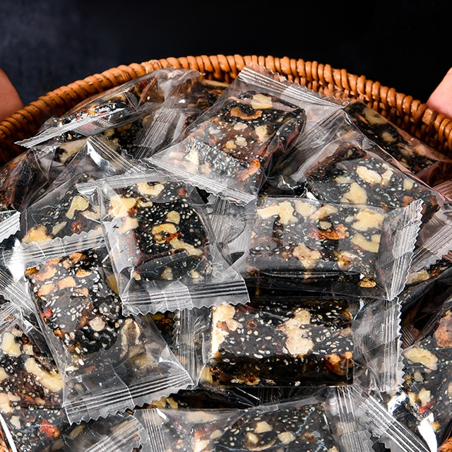 검은 깨 호두 구기자 대추떡