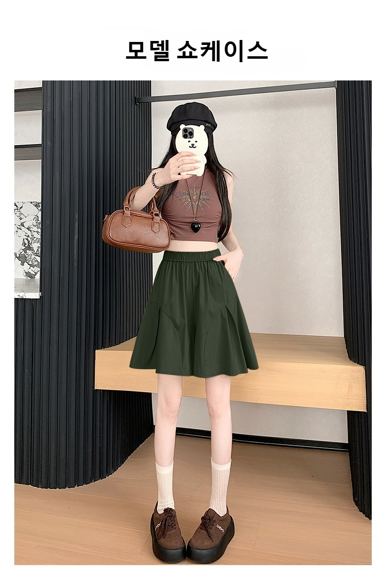 스포티한 무드의 아이스 소재 반바지