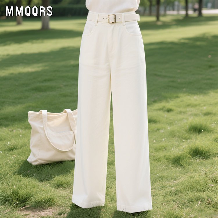 ハイウエストで細身に見えるショートパンツです