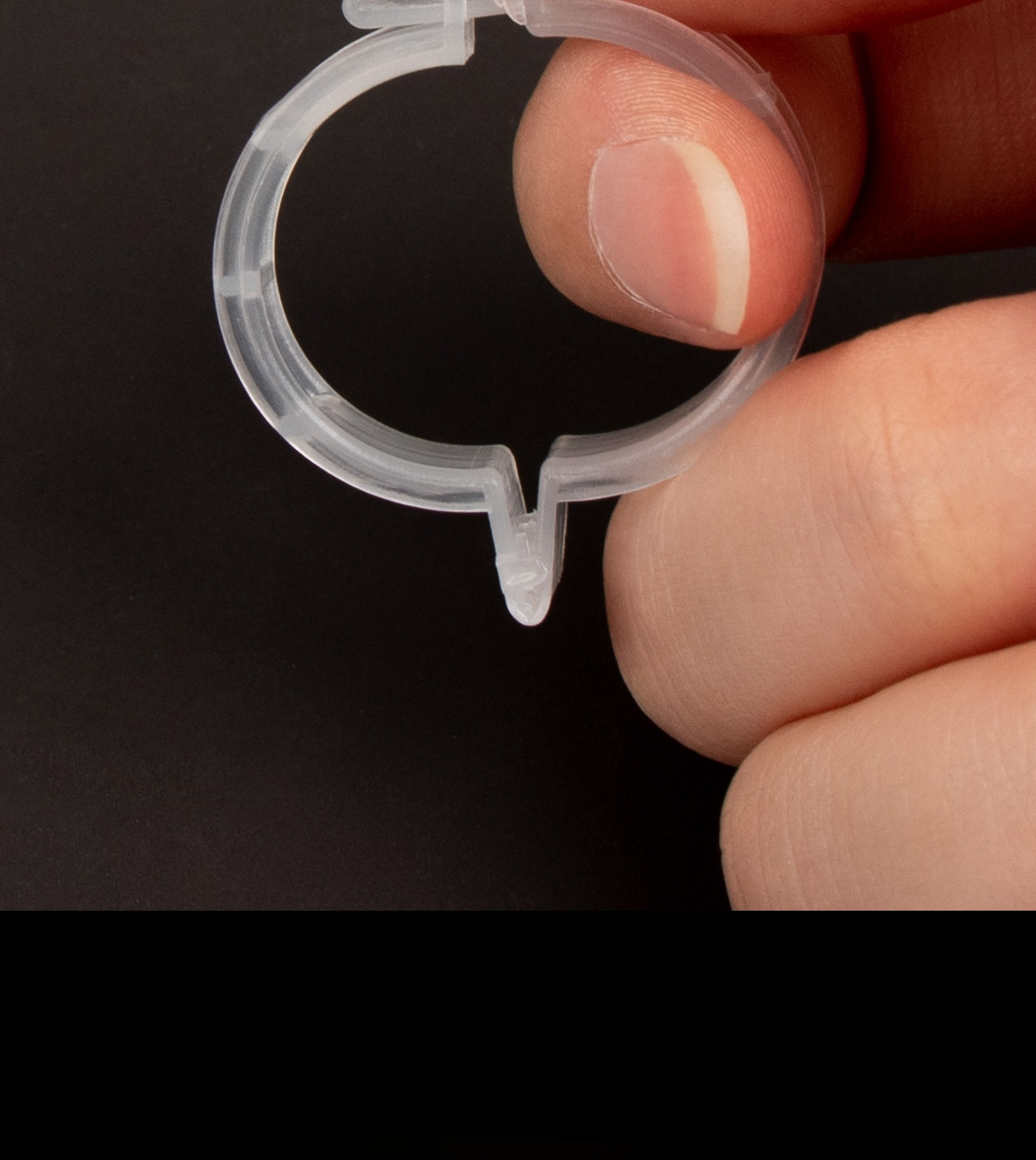 Detail klipu fixujícího stonek liány