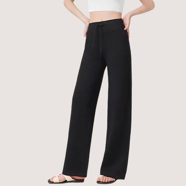 ゆったりとしたハイウエストパンツにもぴったりです