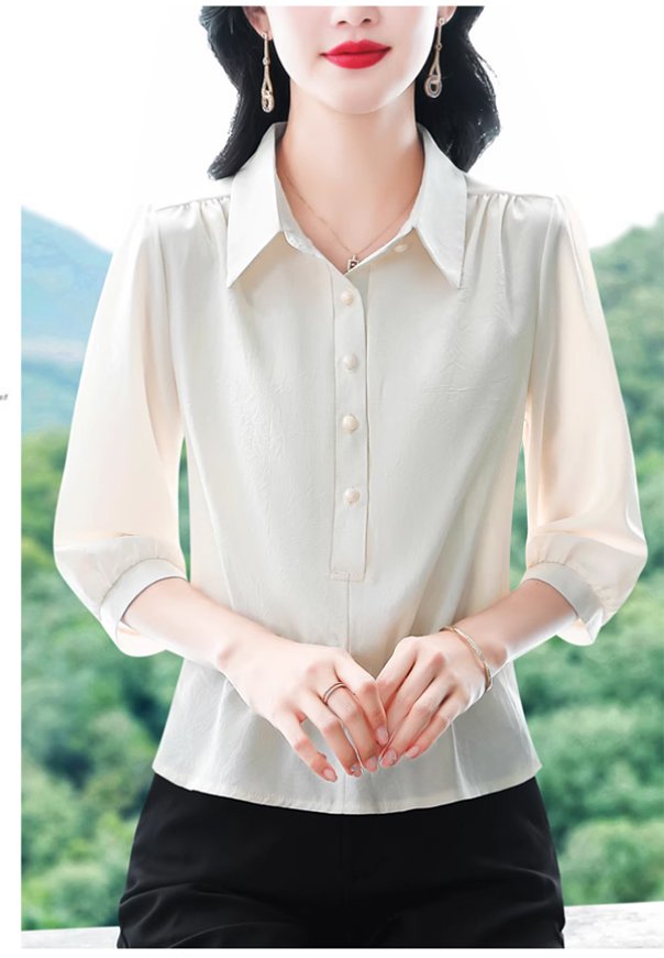 軽やかで動きやすいシルク素材のトップス