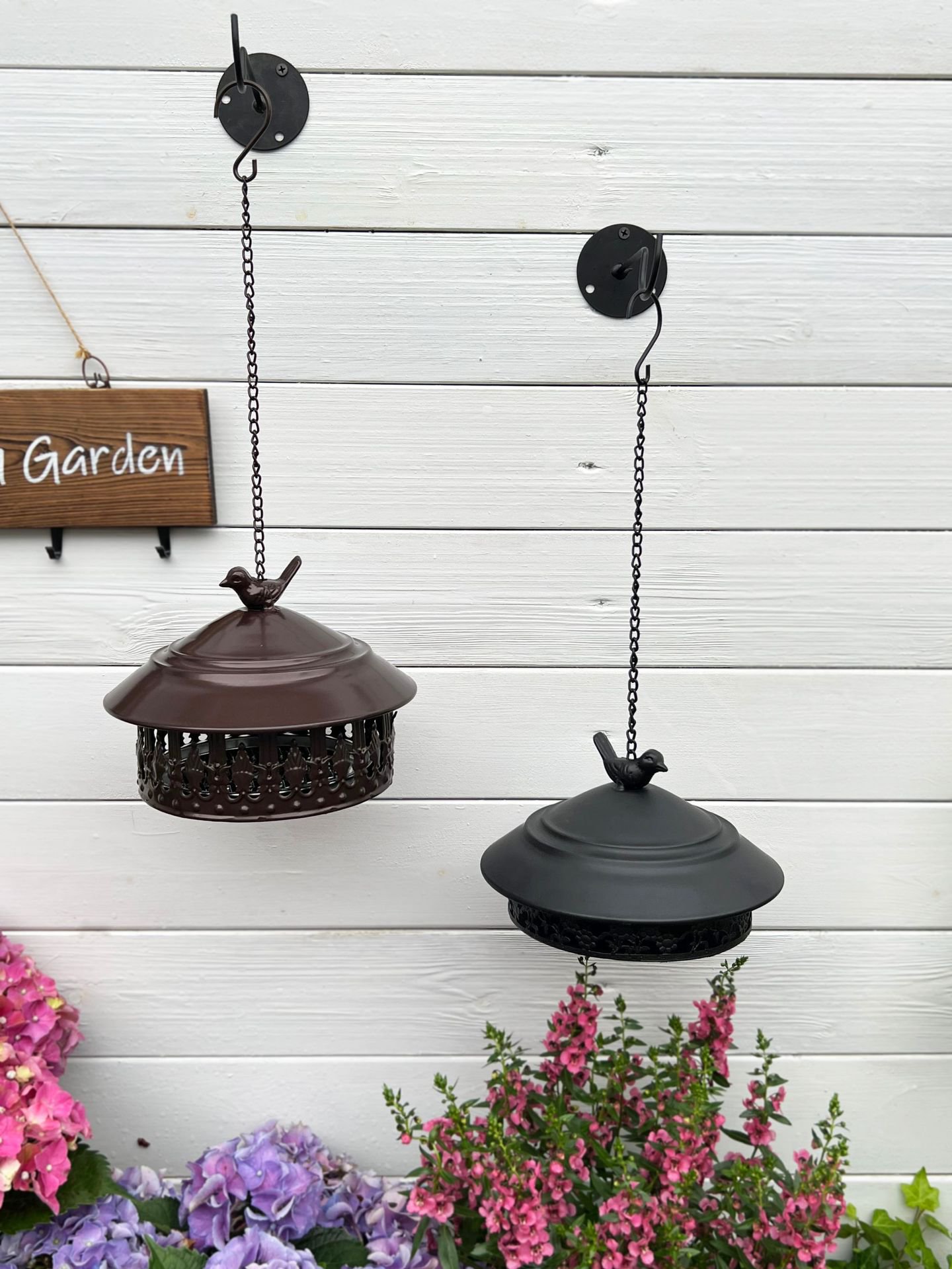 吊り下げ式で省スペースな蚊取り線香サポートラック