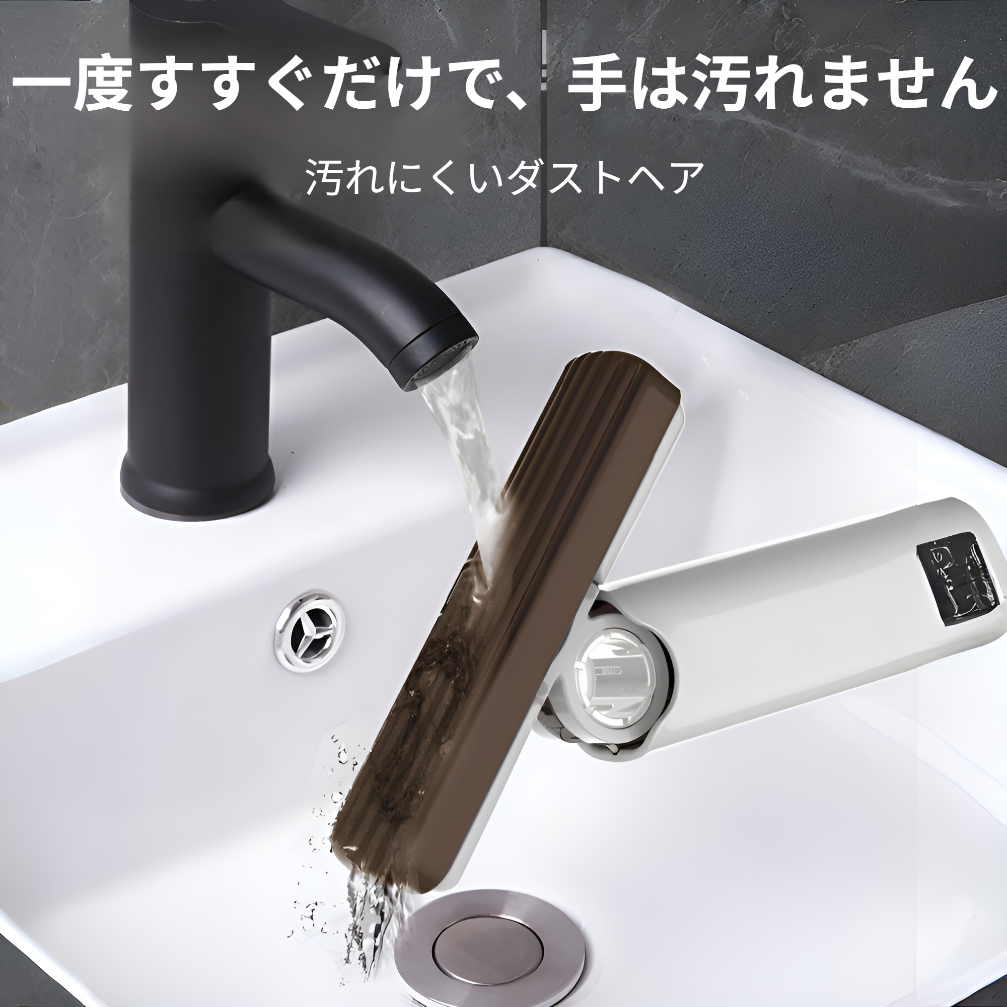 クイックルハンディミニモップでキーボードを掃除中