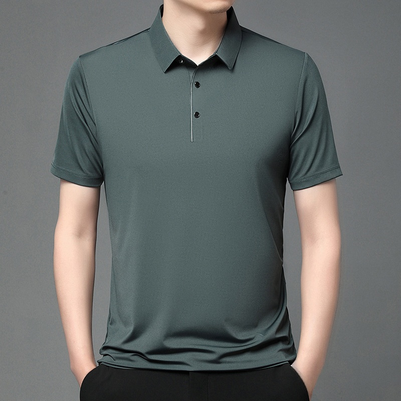 緩いシルエットのメンズ夏トップス