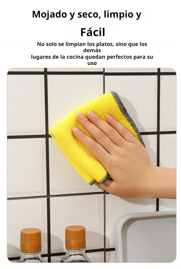 Paños de cocina gruesos apilados en diferentes colores