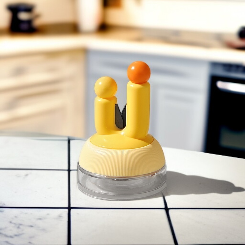 숫돌로 칼날을 연마하는 모습