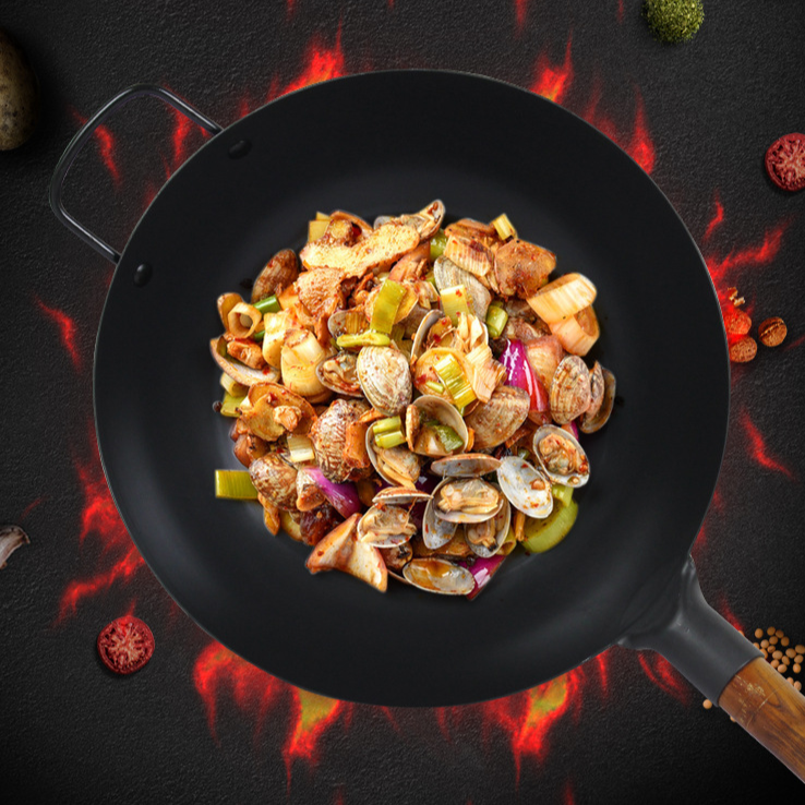 Wok de hierro forjado tradicional sobre cocina