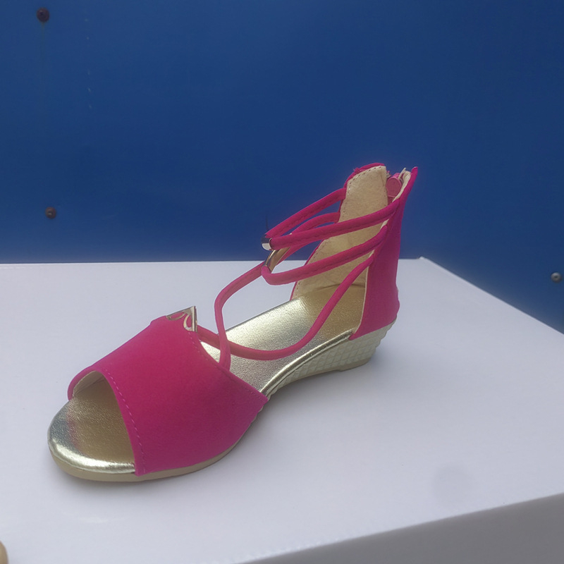 おしゃれなビーズ装飾サンダル